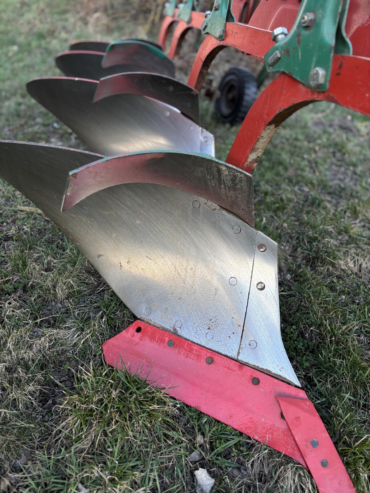 Kverneland Beetpflug 4‑scharig 2