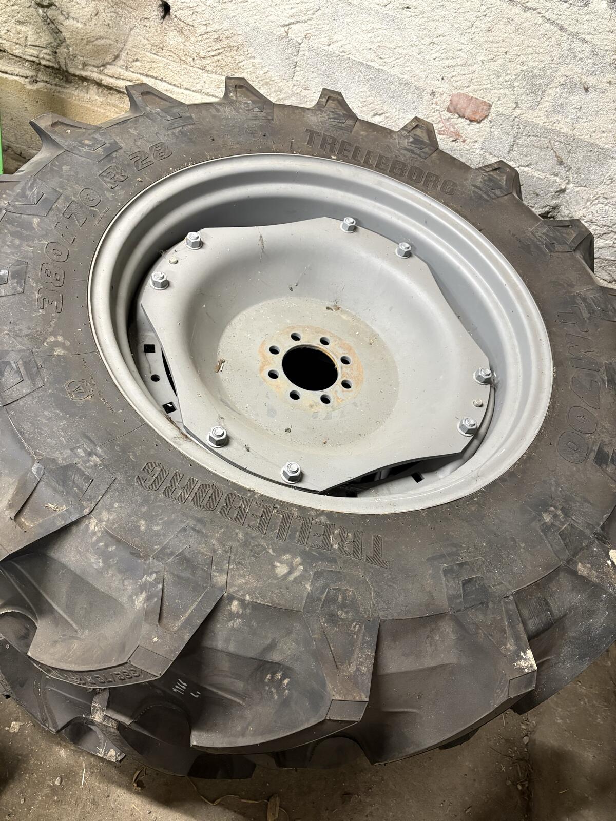Kompletträder 380/70R28 3
