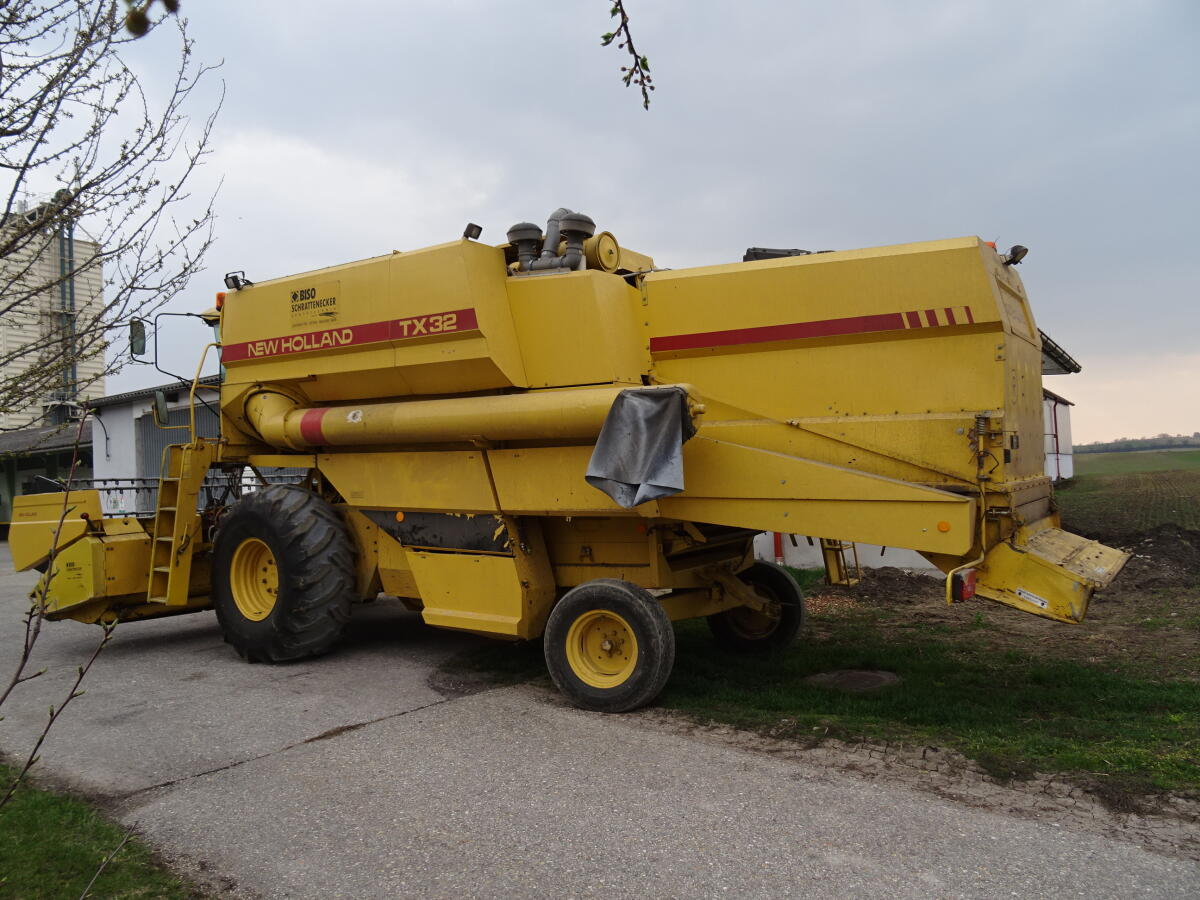 New Holland TX32 2
