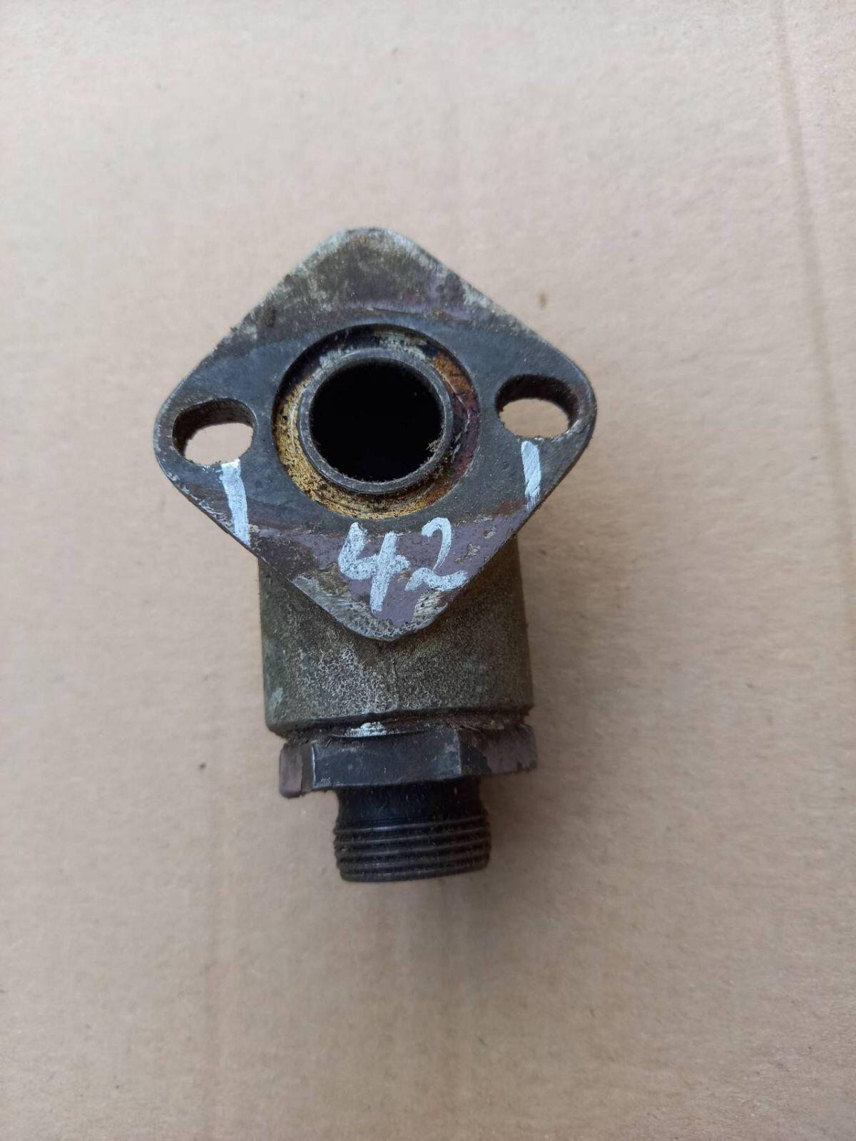 Hydraulik-Anschlussstutzen Pumpe 2