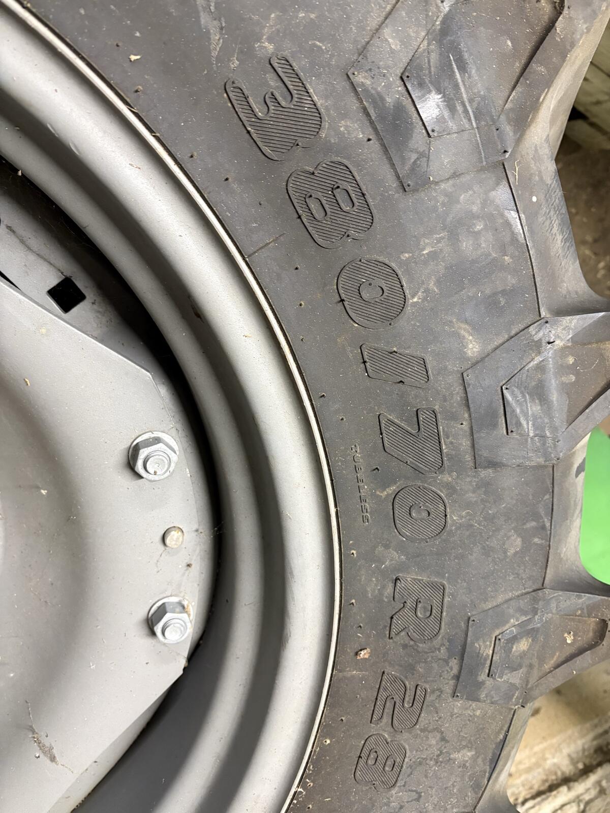 Kompletträder 380/70R28 2