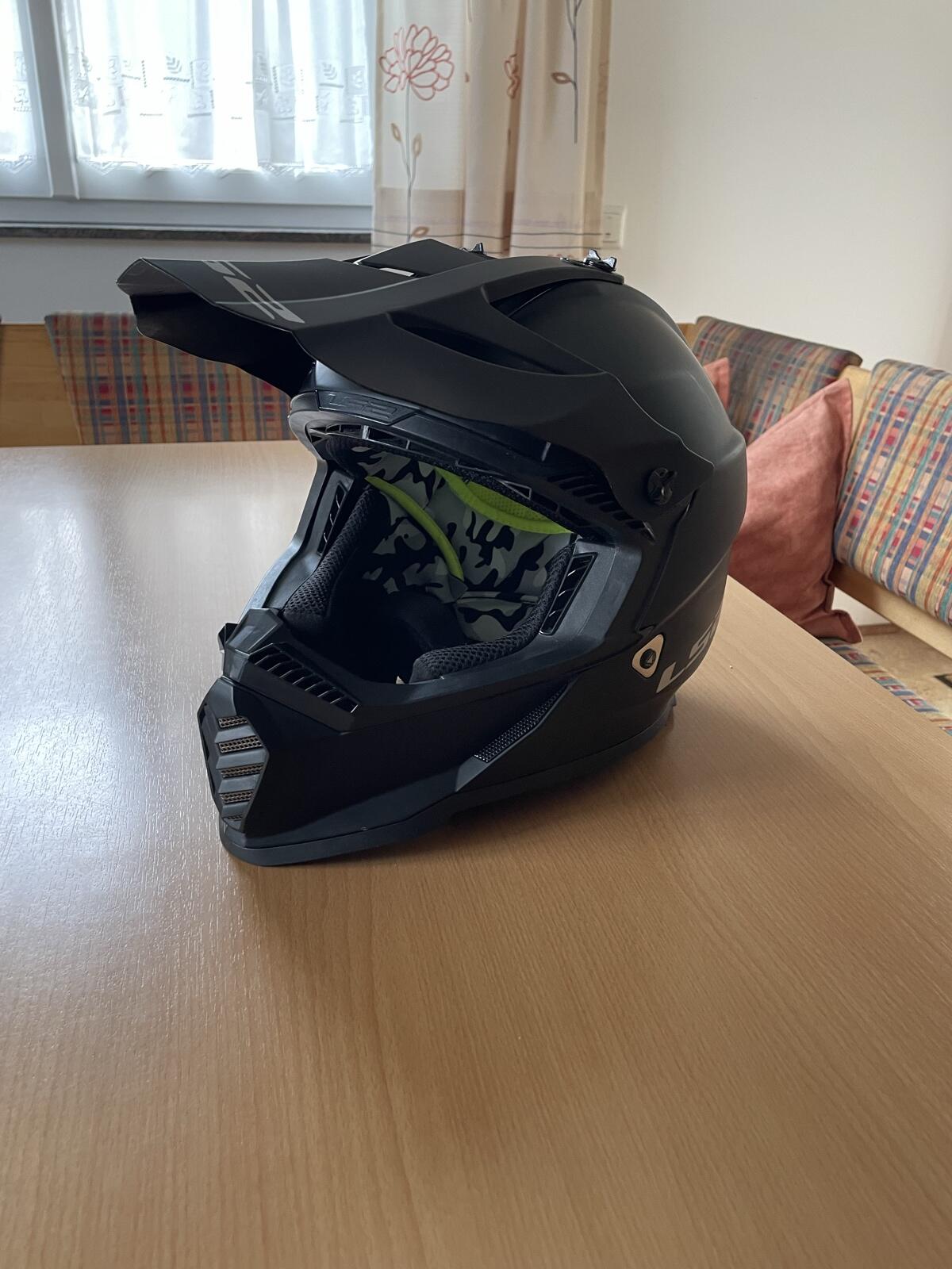 LS5 Helm inkl. Brille 2