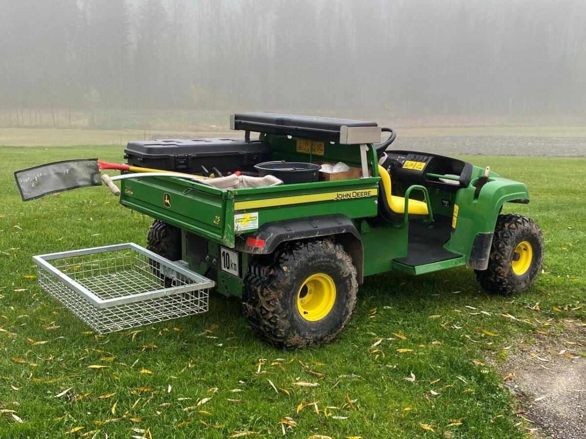 John Deere Gator TS4x2 2