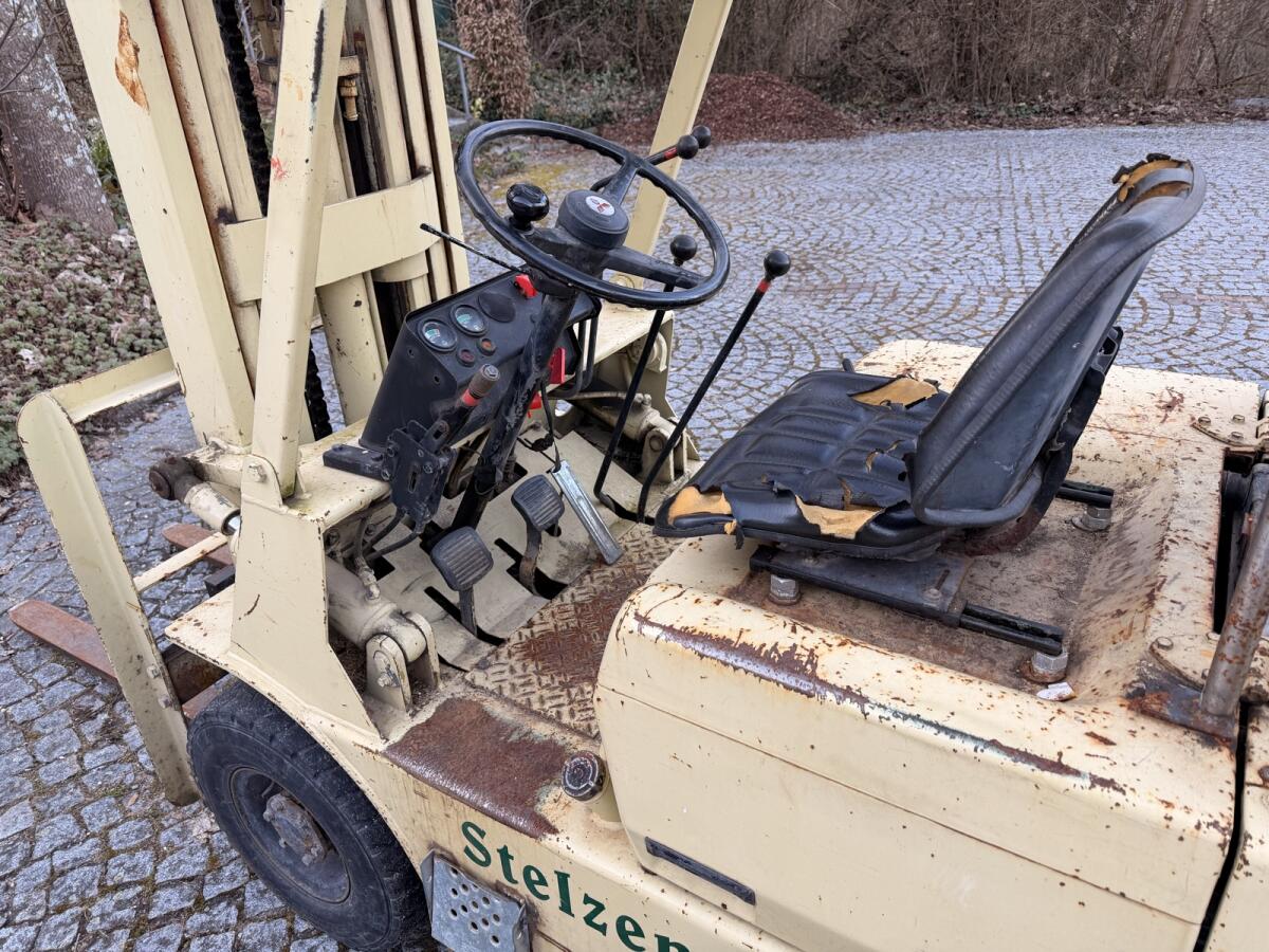 Stapler Mitsubishi 2