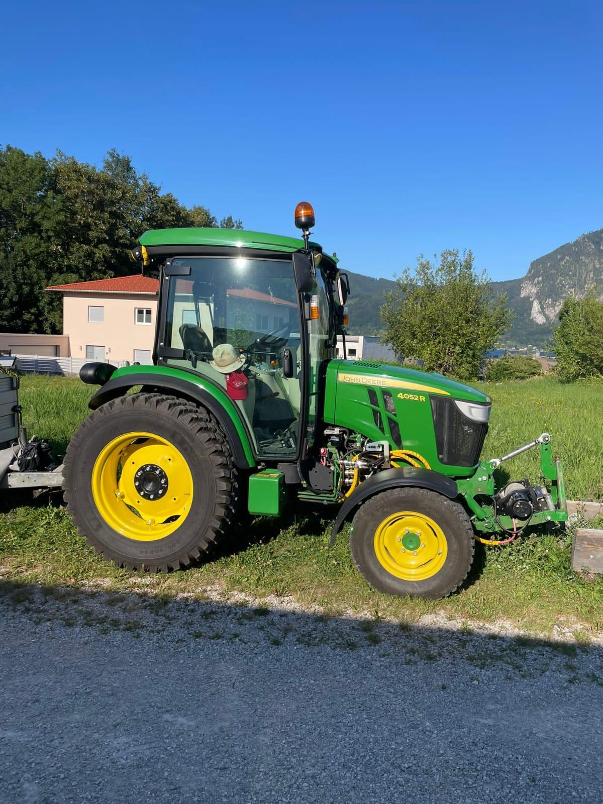 John Deere 4052r 2