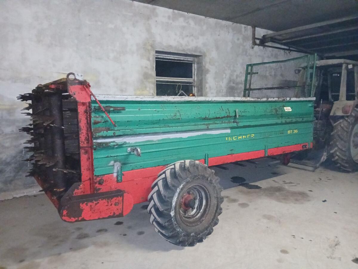 Traktor mit Miststreuer 2