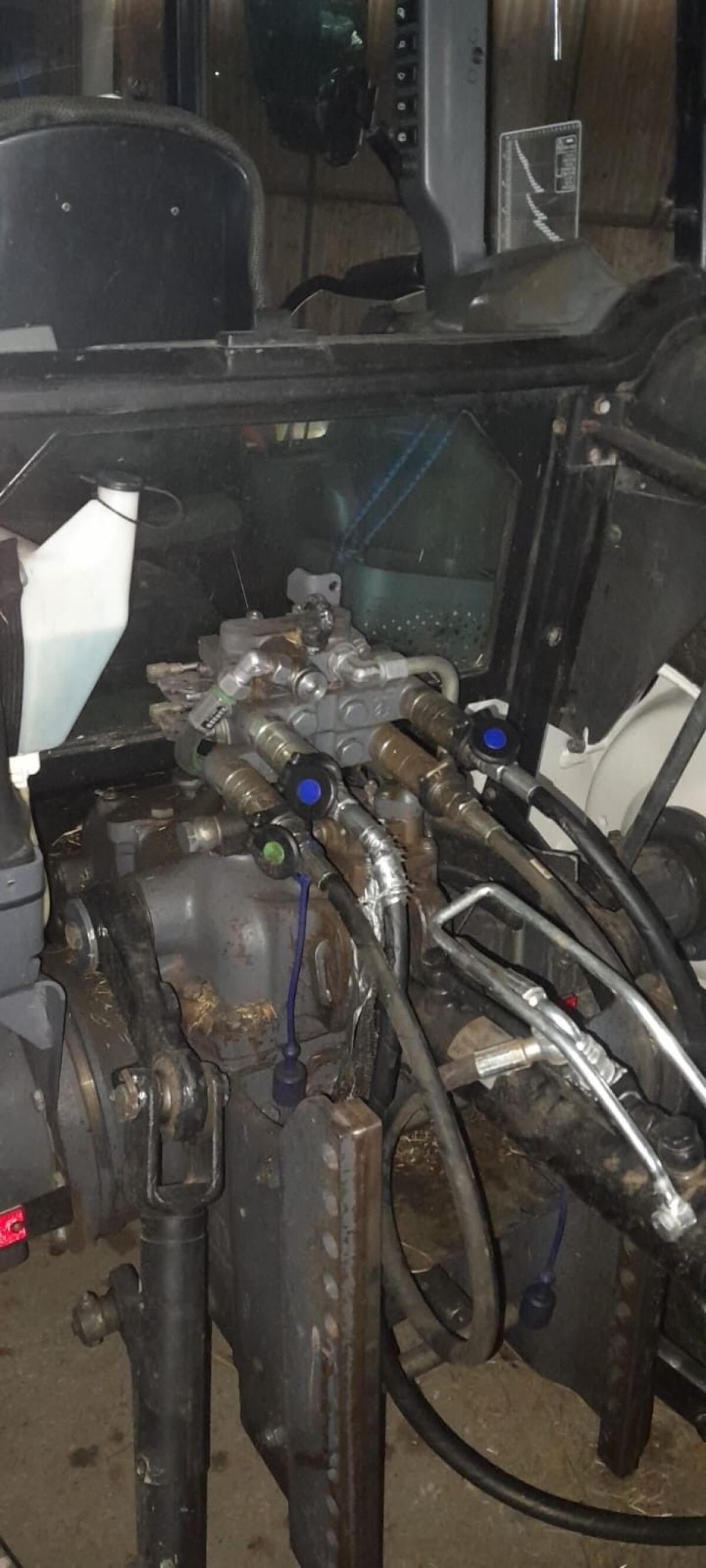 New Holland TN75D 3