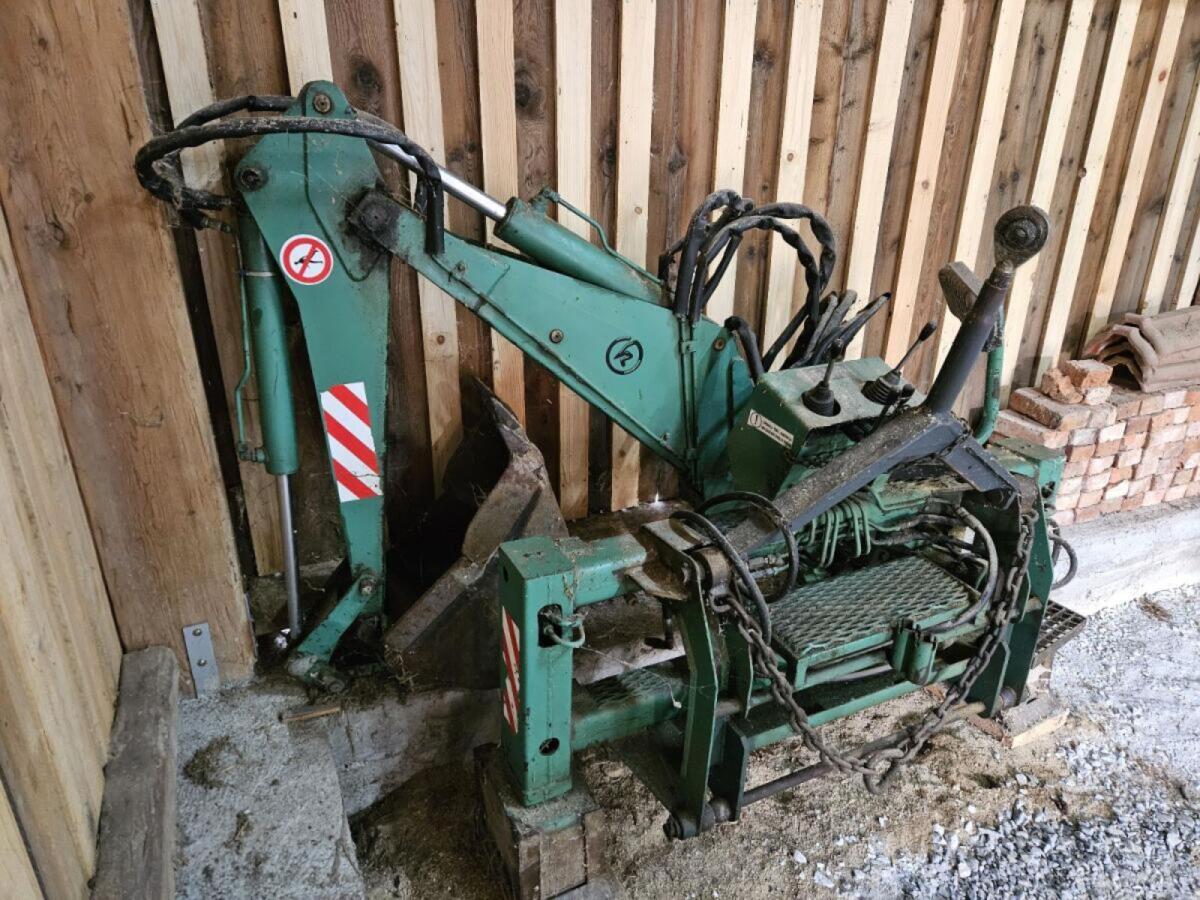 Heckbagger / Anbaubagger für Traktor 2