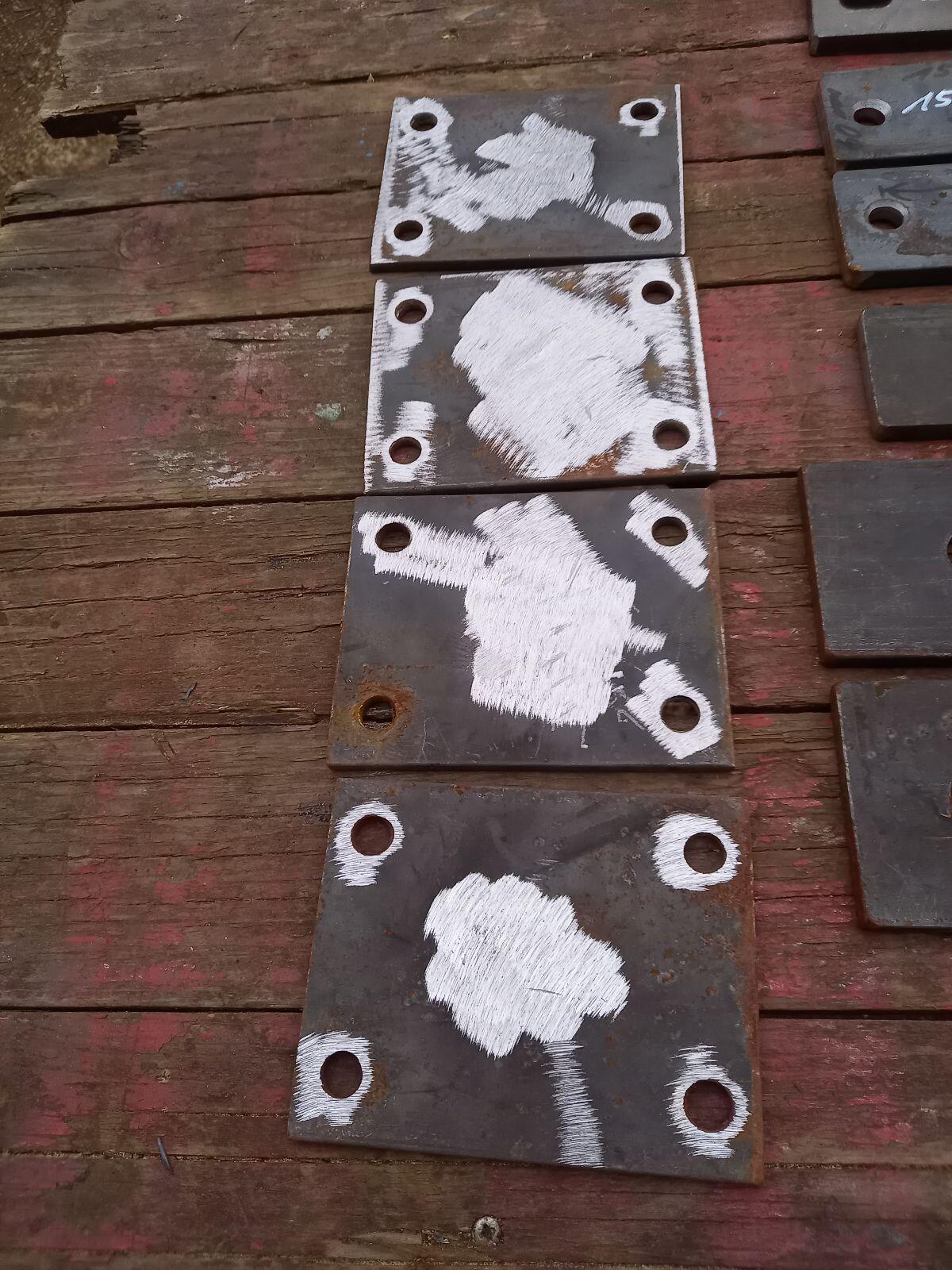 Verschiedene Metall Platten mit Löcher 3