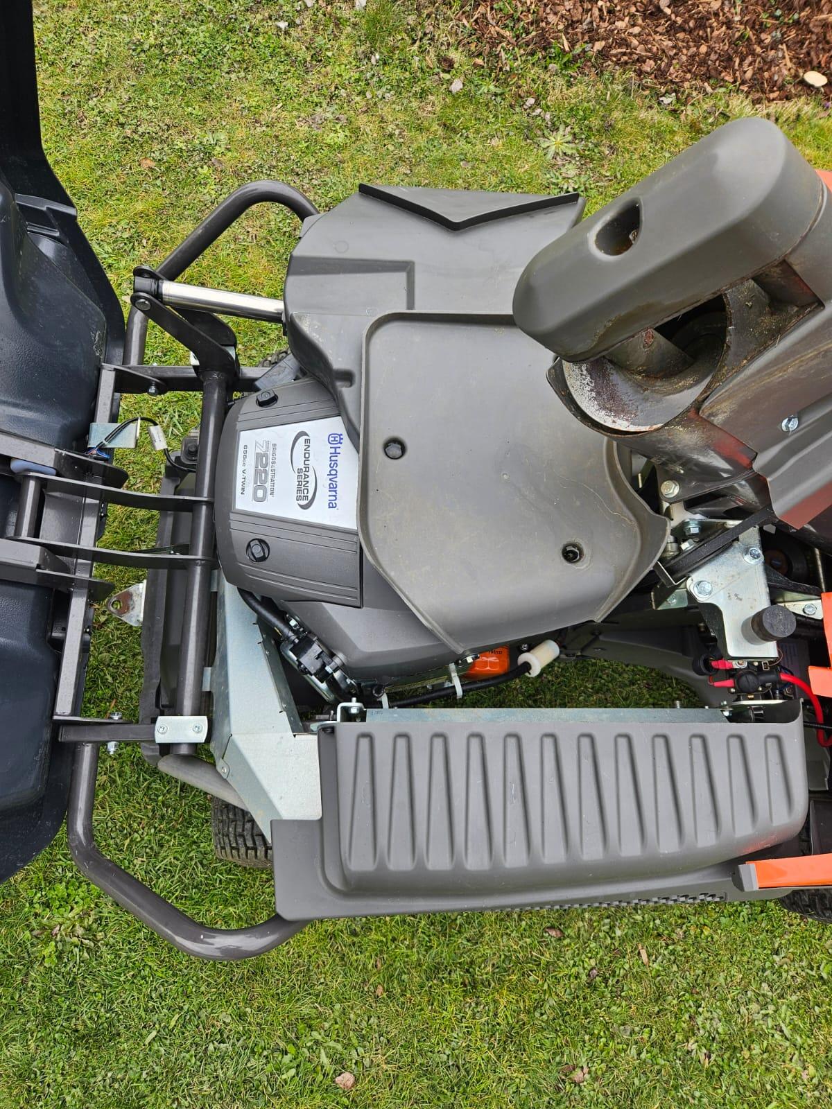 Husqvarna RC320 TS AWD 3