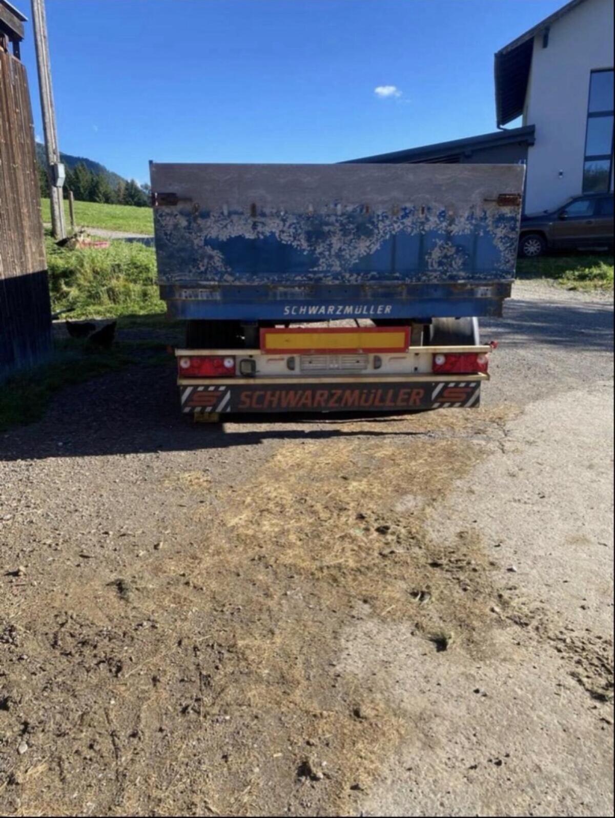 Ballenanhänger Schwarzmüller 2