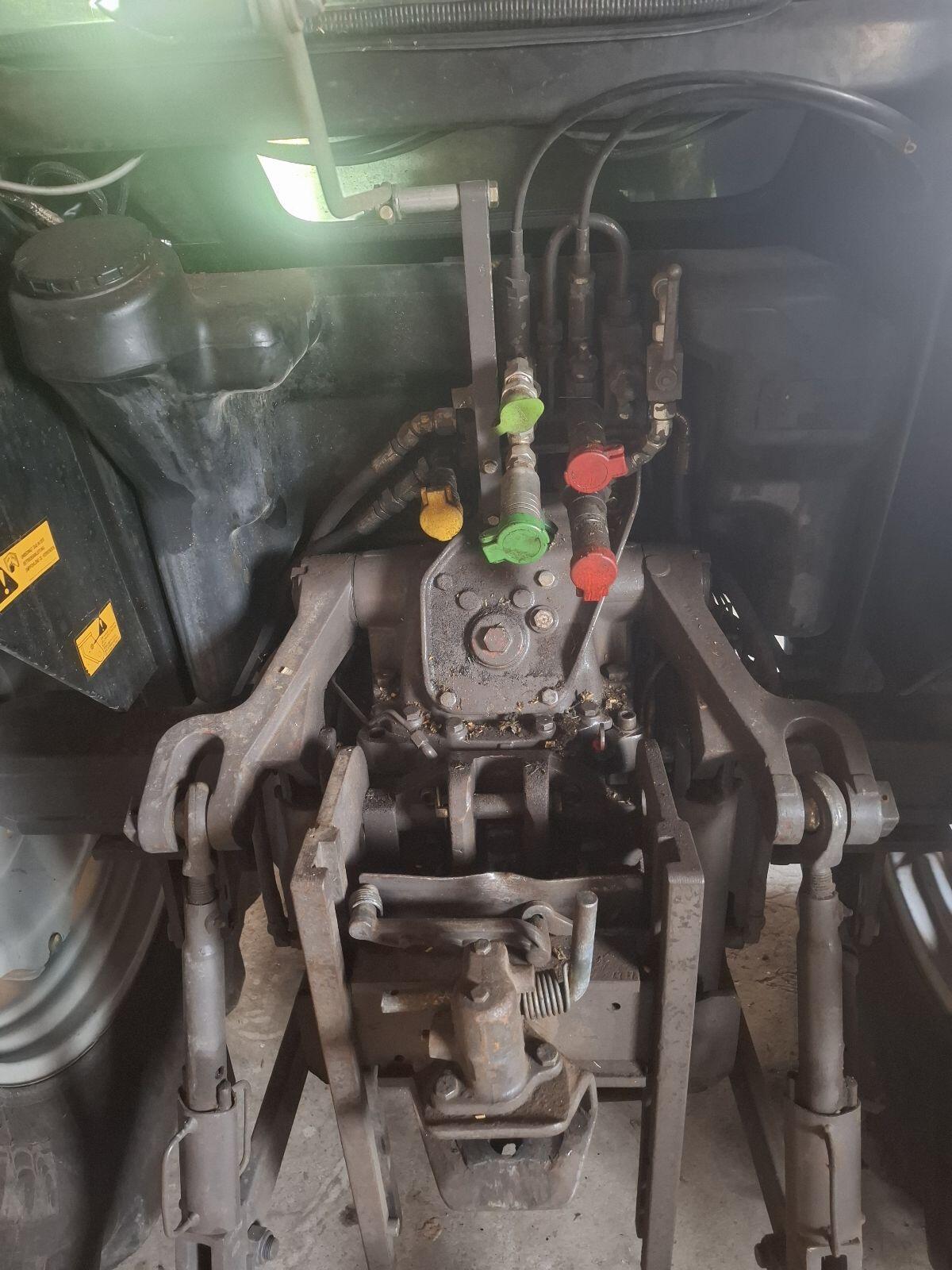 Massey Ferguson 6140 3