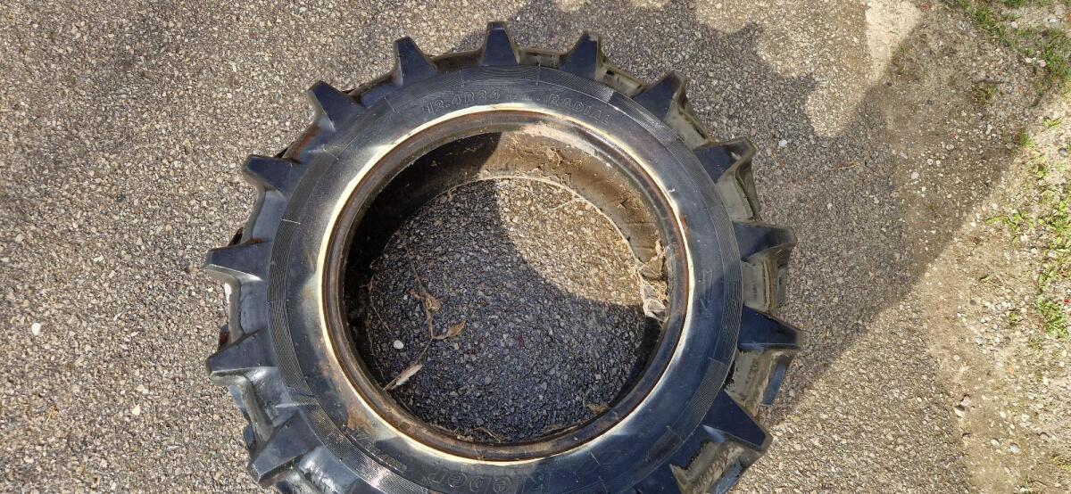 Reifen 12,4 R24 3
