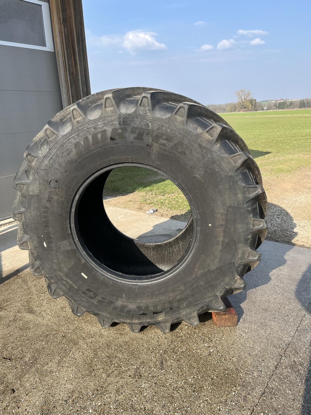 Räder 800/65R32 2