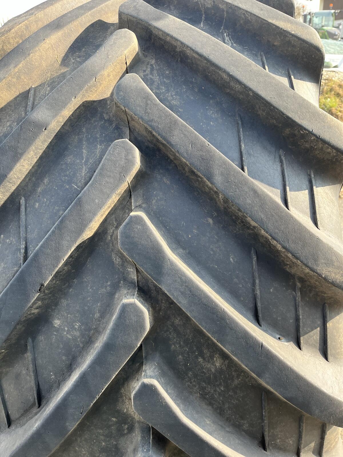 Räder 800/65R32 3