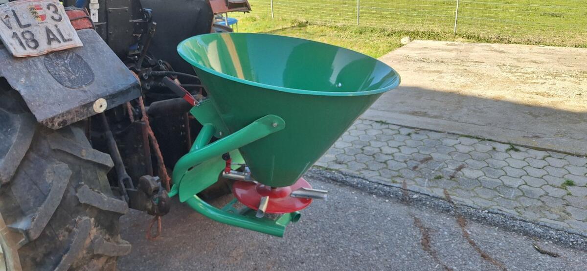 Mineraldüngerstreuer 2
