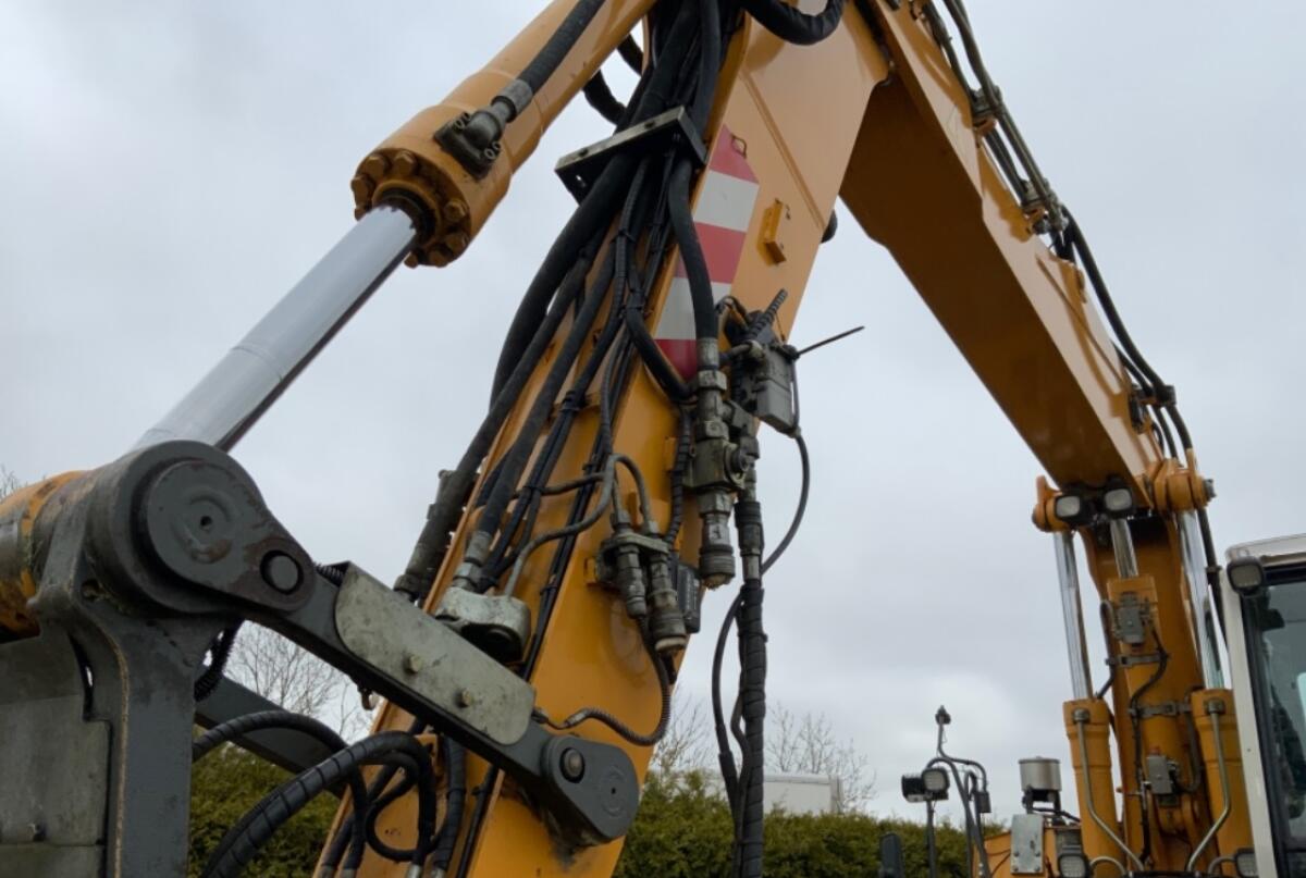 Mobilbagger Liebherr A900 2