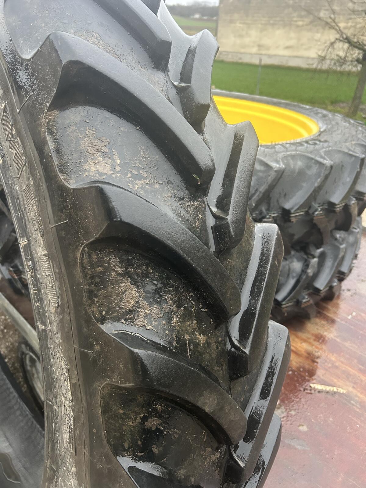 Firestone 300/95R46 3