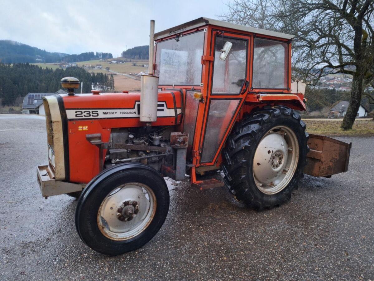 Massey Ferguson 235 mit Frontlader 2