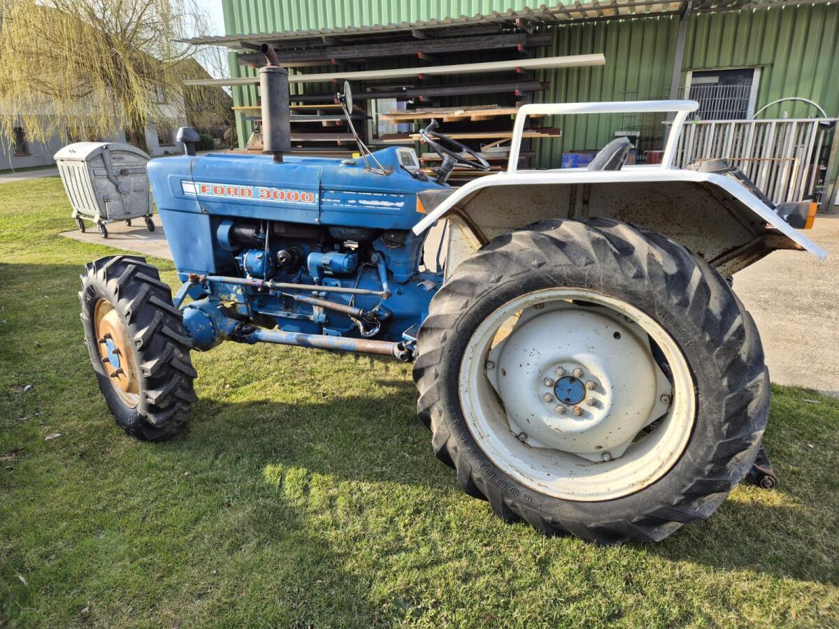 Traktor Ford 3000 2