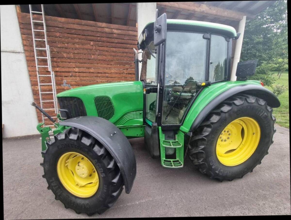 John Deere 6120 SE 2