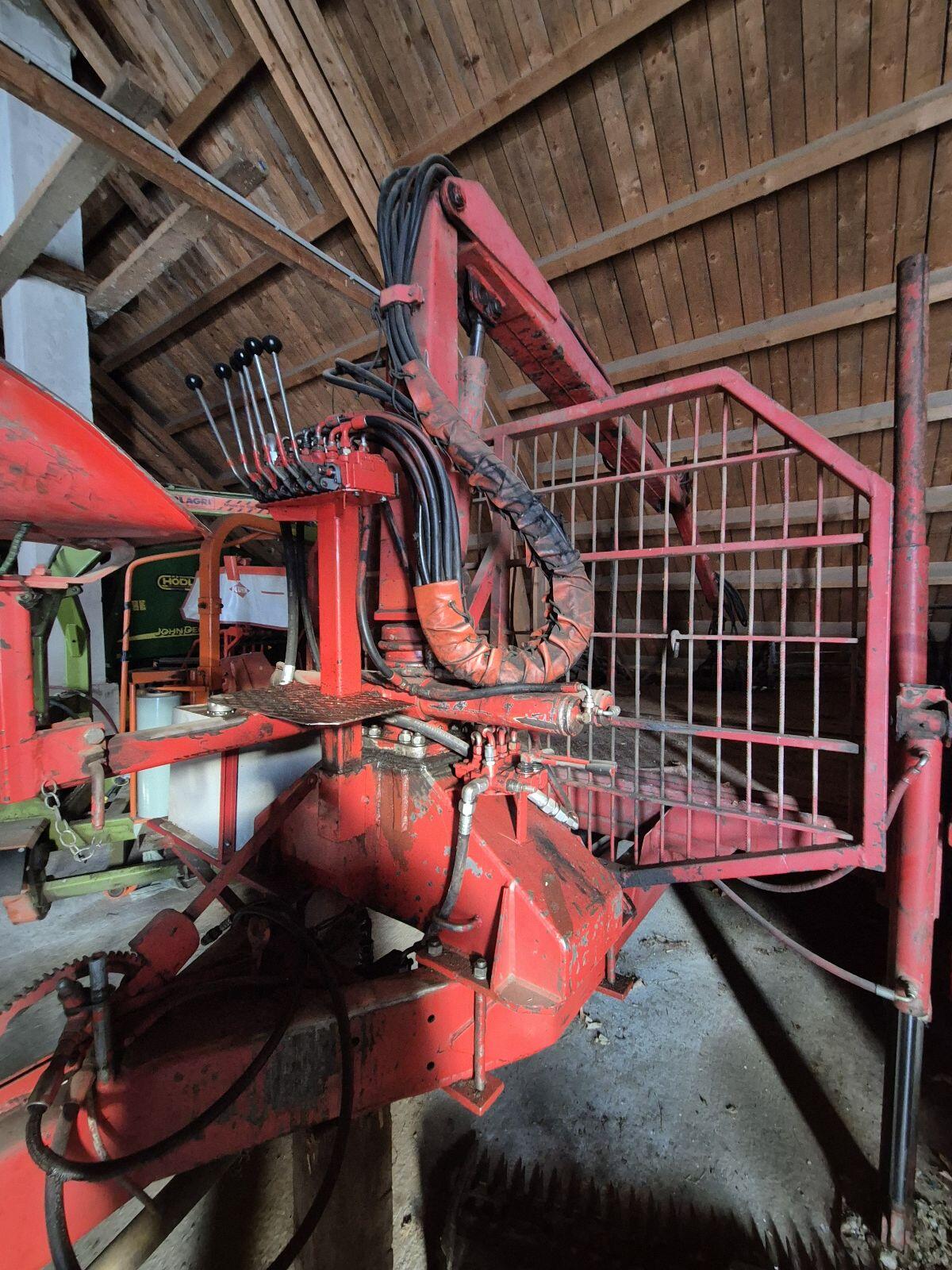 Forstanhänger mit Farmi Kran 3