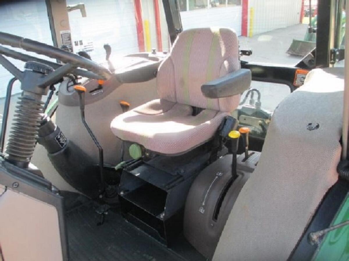 John Deere 5520 3