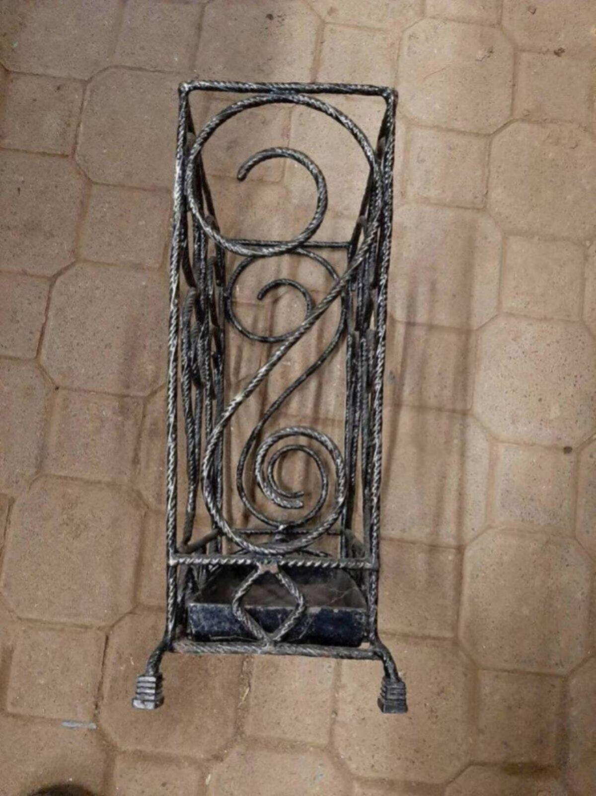 Schmiedeeiserner Schirmständer 3