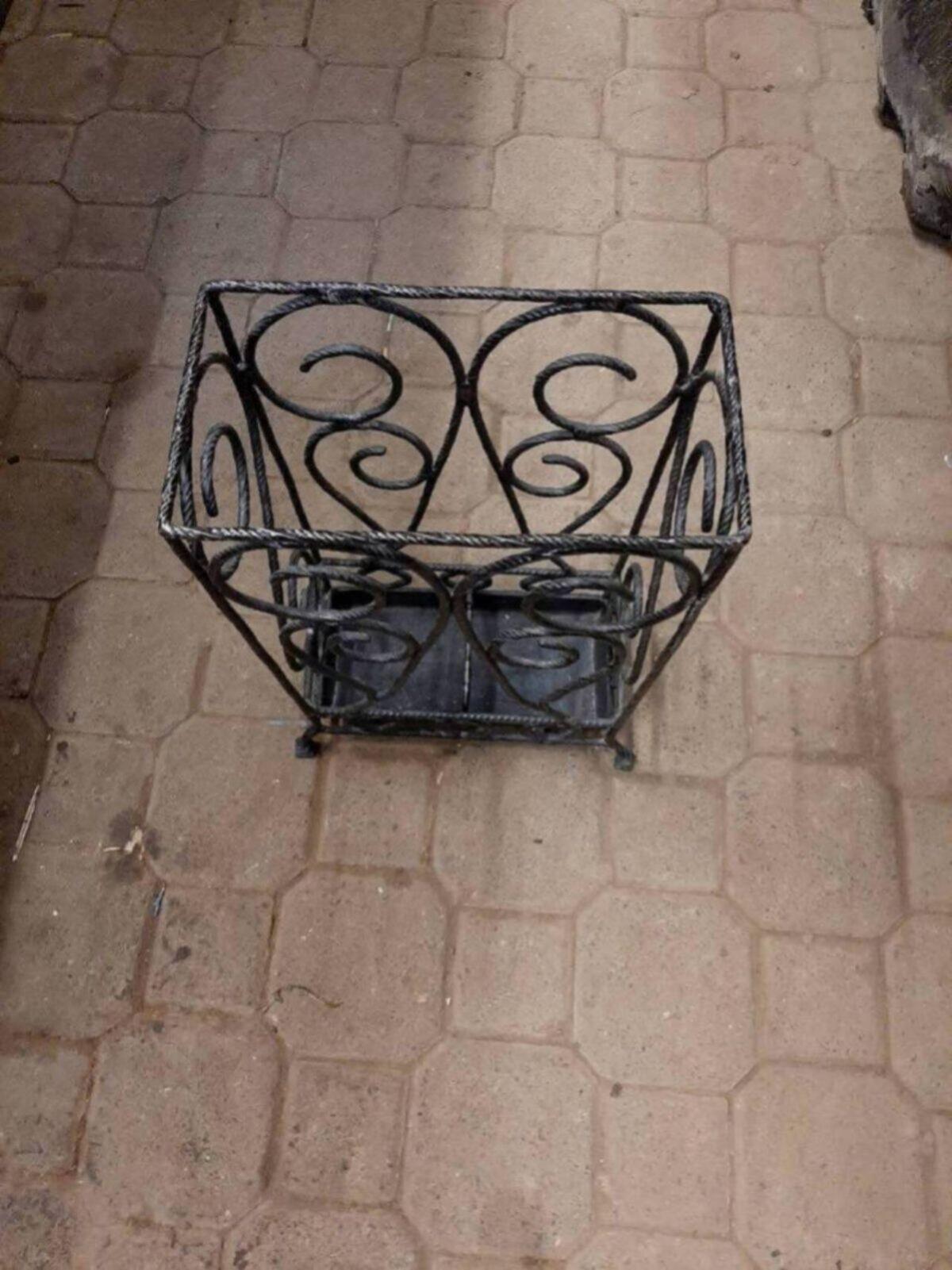 Schmiedeeiserner Schirmständer 2