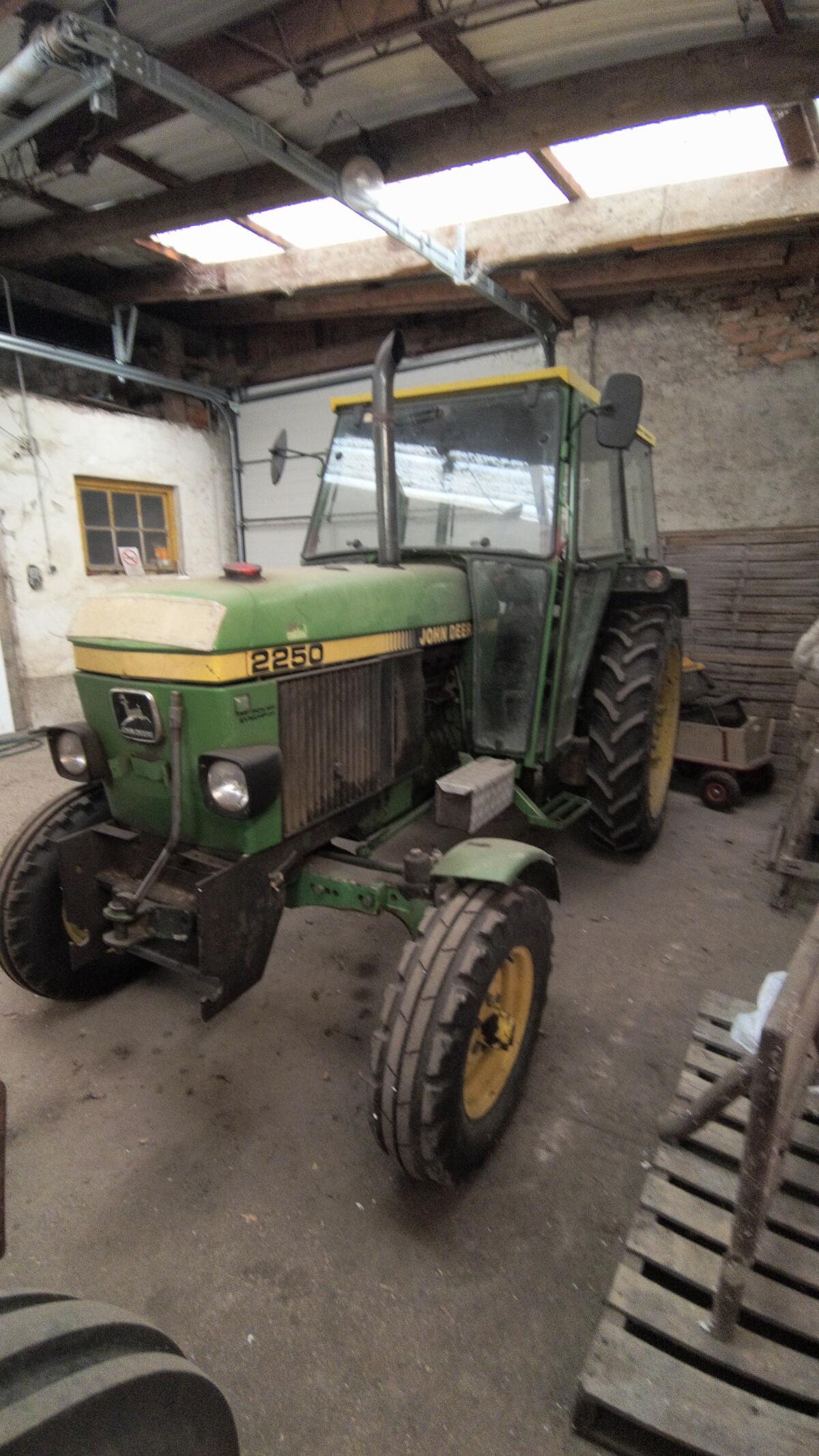 John Deere 2250 2