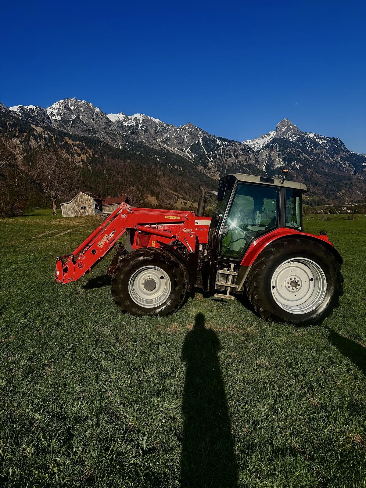 Massey Ferguson 6460 mit Hauer Lader 2