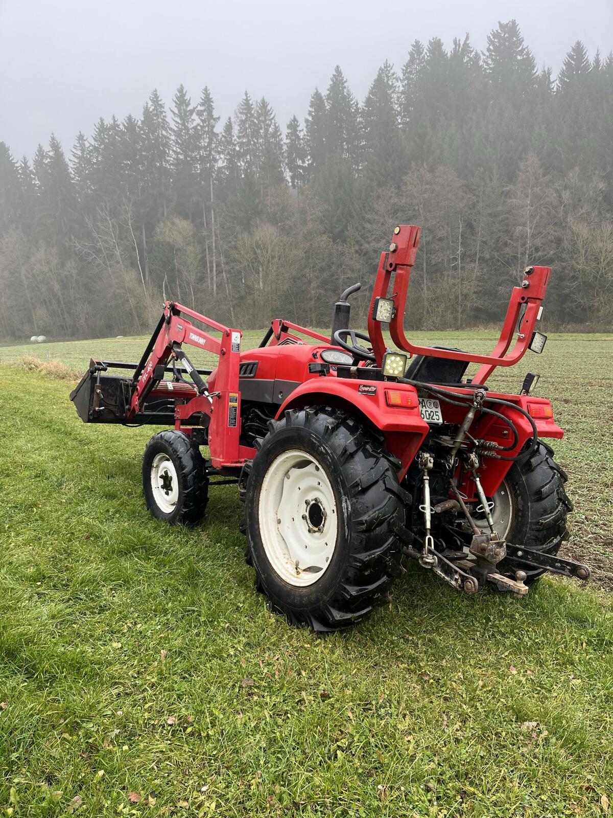 Kleintraktor mit Frontlader DongFeng DF40 2