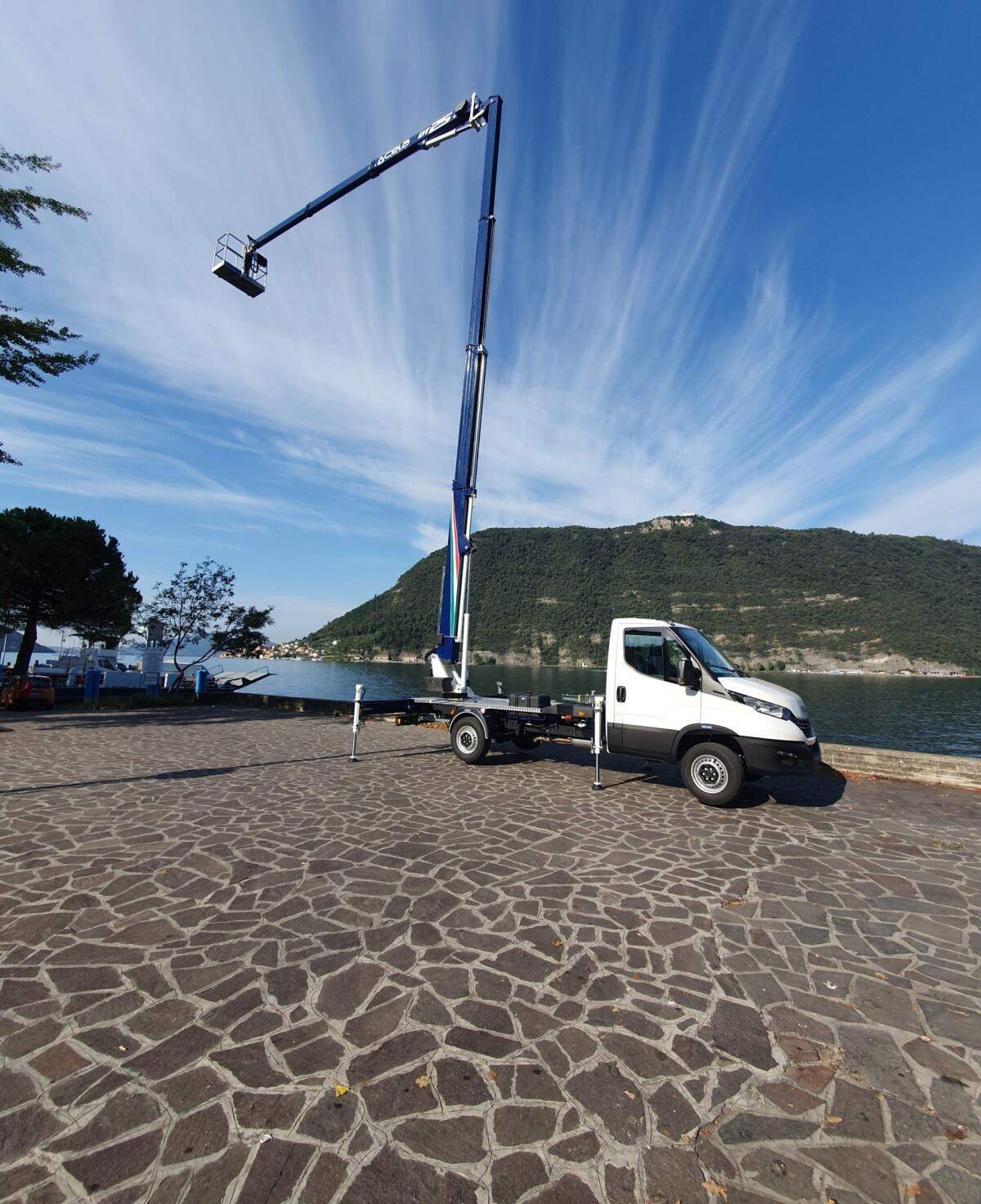 LKW-Arbeitsbühne IVECO-Cela 2
