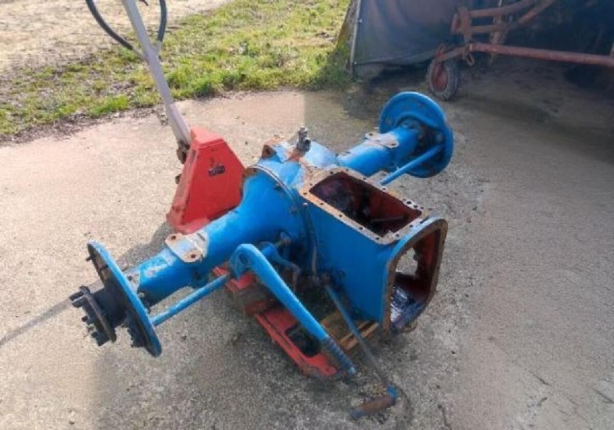 Ford traktor Fordson Dexta Hinterachse Achstrichter Differen 2
