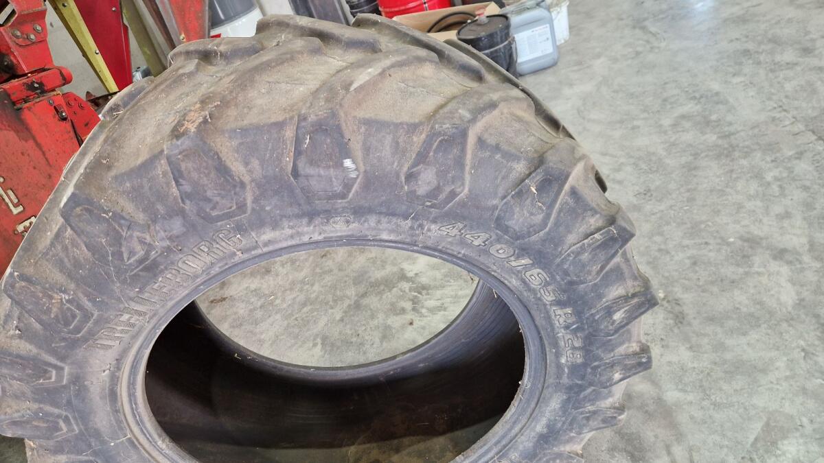 440/65R28 3