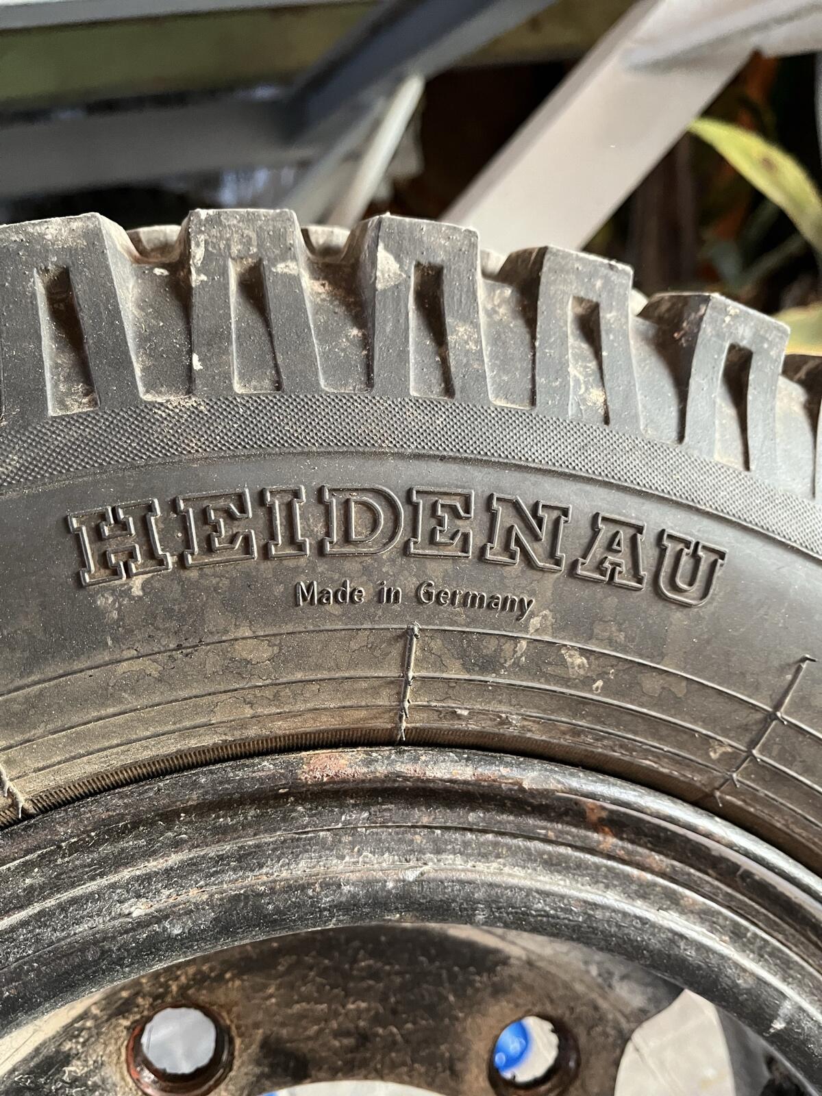 2 Reifen mit Felge 3