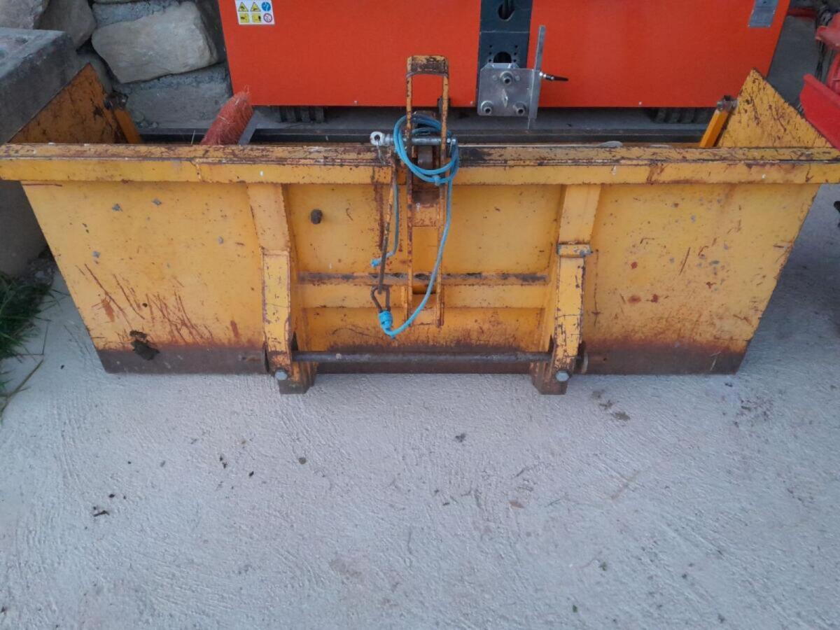 Kippschaufel 200 cm breit 3