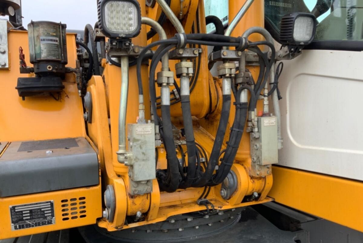 Mobilbagger Liebherr A900 3