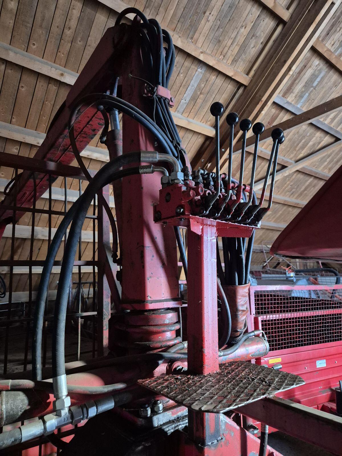 Forstanhänger mit Farmi Kran 2