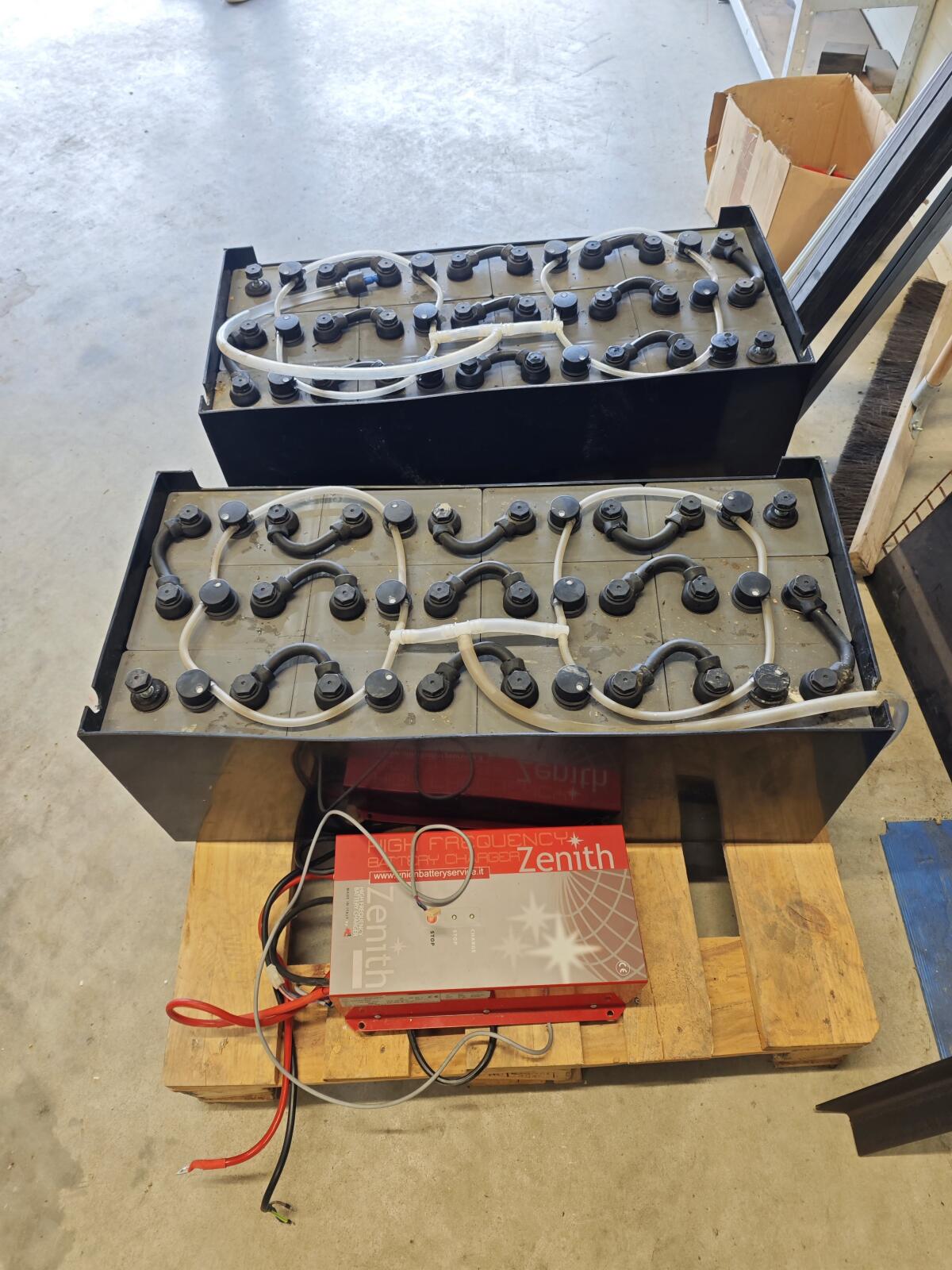 Staplerbatterien mit Mikroprozessorladegerät