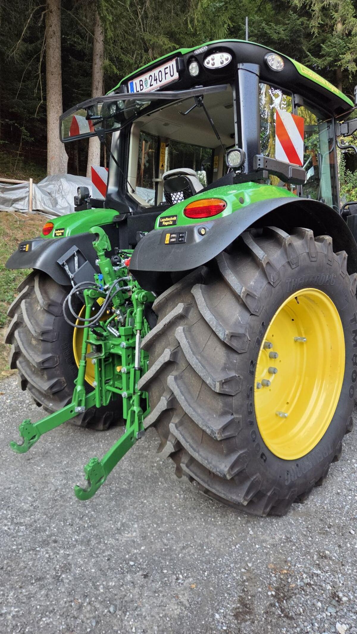 John Deere 6M125