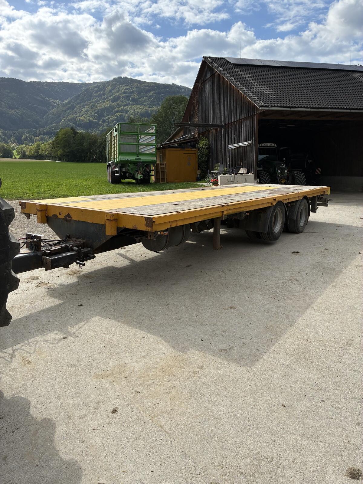 Tandem-Plattformanhänger