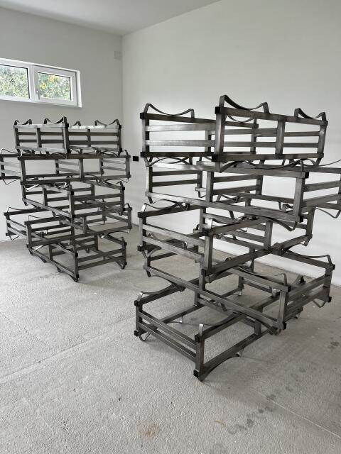 Diverse Barrique-Gestelle für 225 und 300 l Fässer - Nirosta