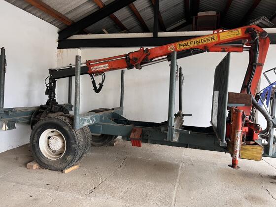 Holzkran bzw. Forstanhänger mit Palfinger Kran Typ 5200