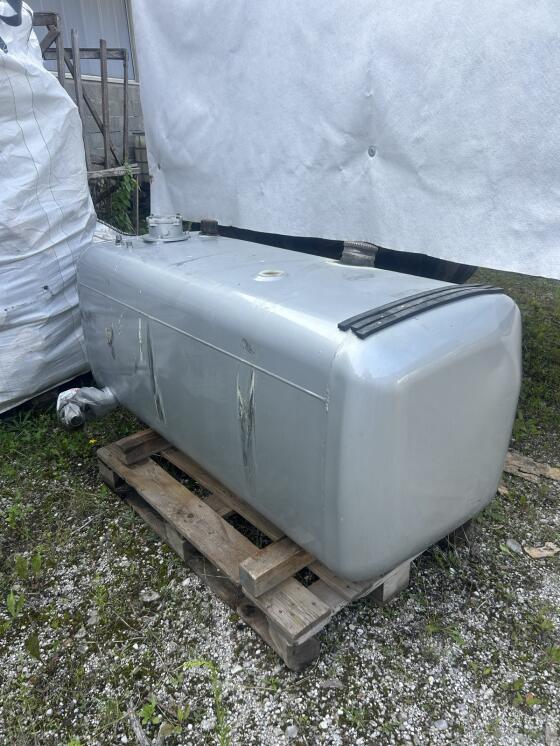 Alu-Dieseltank und Hydrauliktank von Alutech