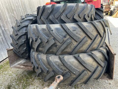 Reifen 460/85 R34 und 380/85 R24