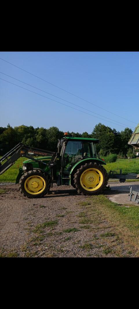 John Deere 5820