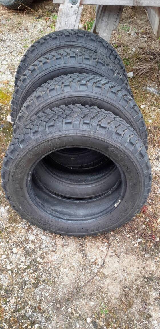 Grobstollige Autoreifen Zarelli