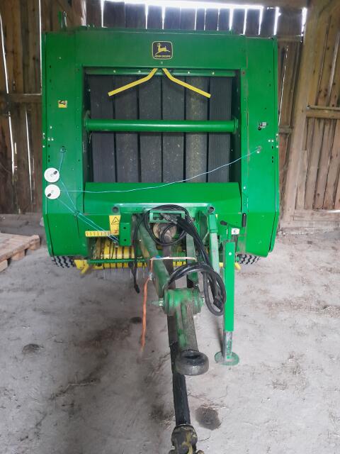 Rundballenpresse John Deere 570