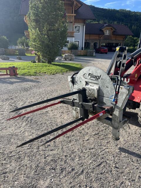 Rundballenabwickler/Ballenabroller Fliegl
